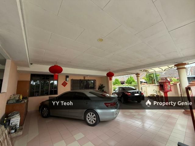 Terraced House for sale in Malaka