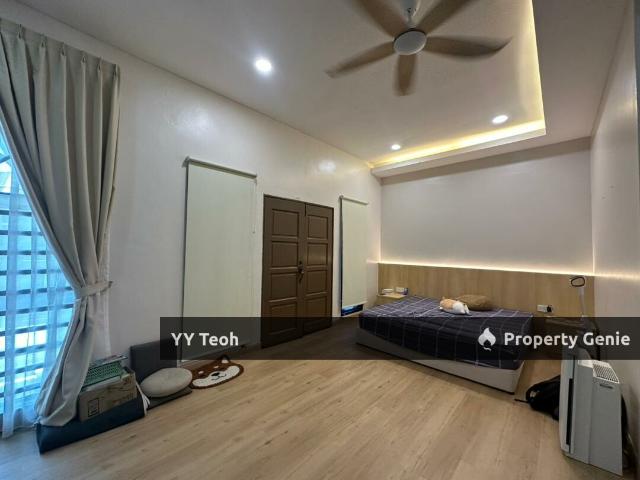 Terraced House for sale in Malaka