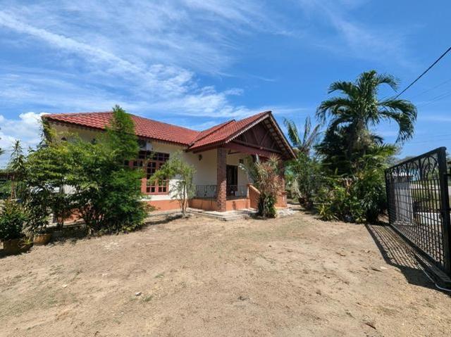Bungalow for sale in Malaka