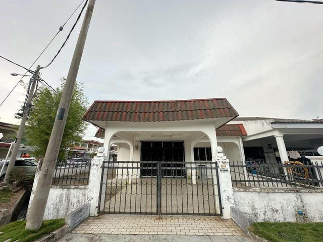 Terraced House for sale in Malaka