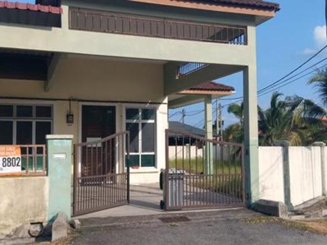 Terraced House for sale in Malaka