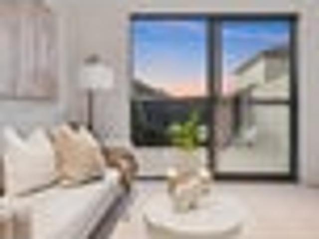 Townhouse for sale in Point England, Oroua County