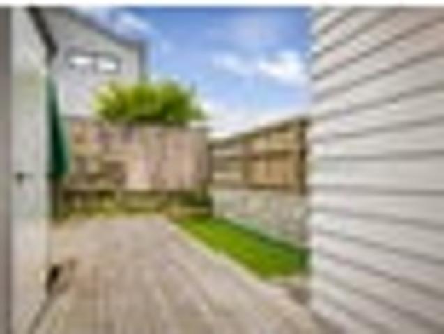Townhouse for sale in Paremoremo
