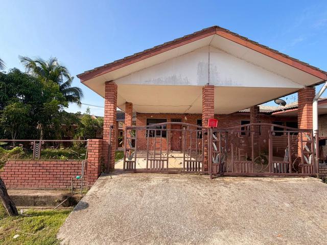 Terraced House for sale in Malaka