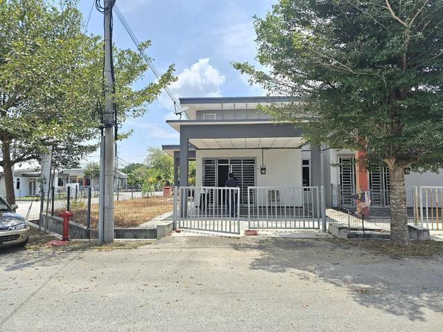 Terraced House for sale in Malaka