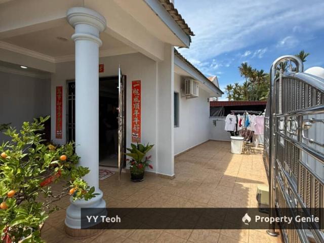 Terraced House for sale in Malaka