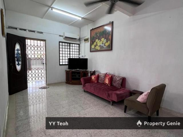 Terraced House for sale in Malaka