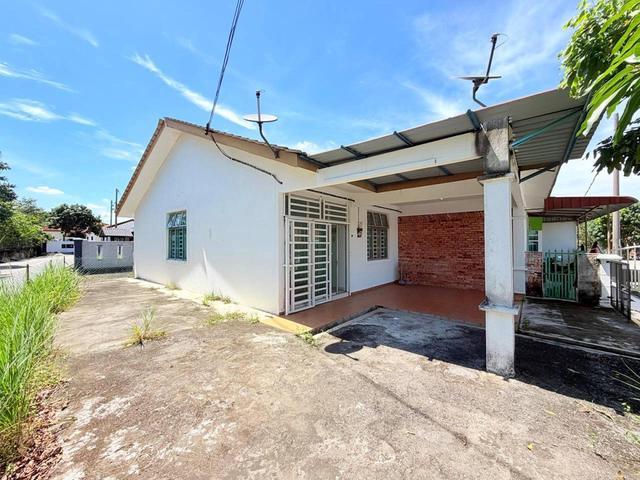 Terraced House for sale in Malaka