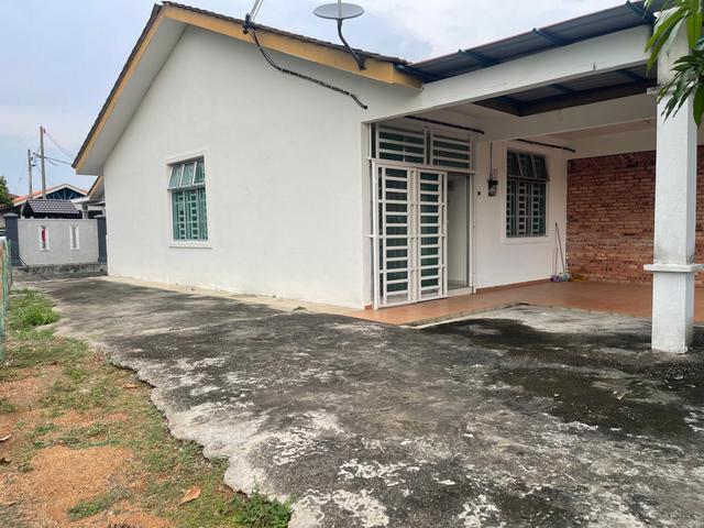Terraced House for sale in Malaka