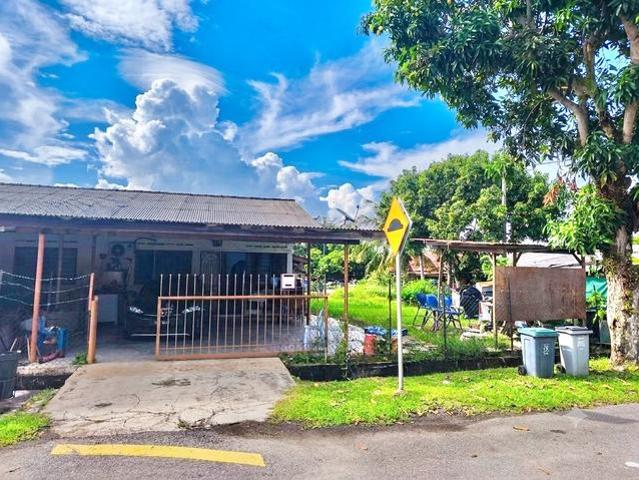 Terraced House for sale in Malaka