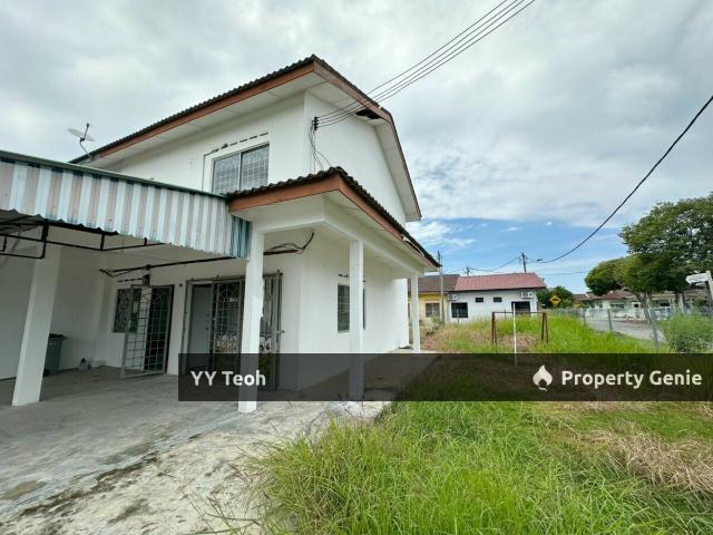 Terraced House for sale in Malaka