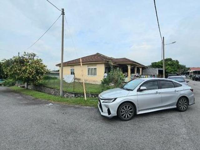 Terraced House for sale in Malaka