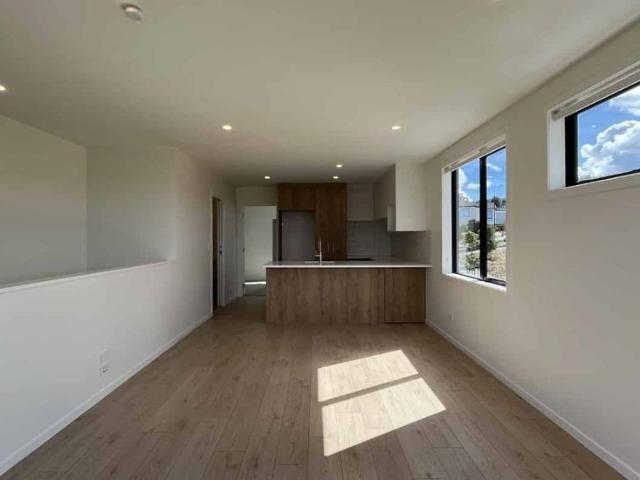 Townhouse for rent in Whangaparaoa, Oroua County