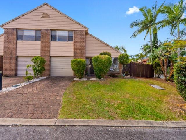 Townhouse for sale in Coombabah, Gold Coast City