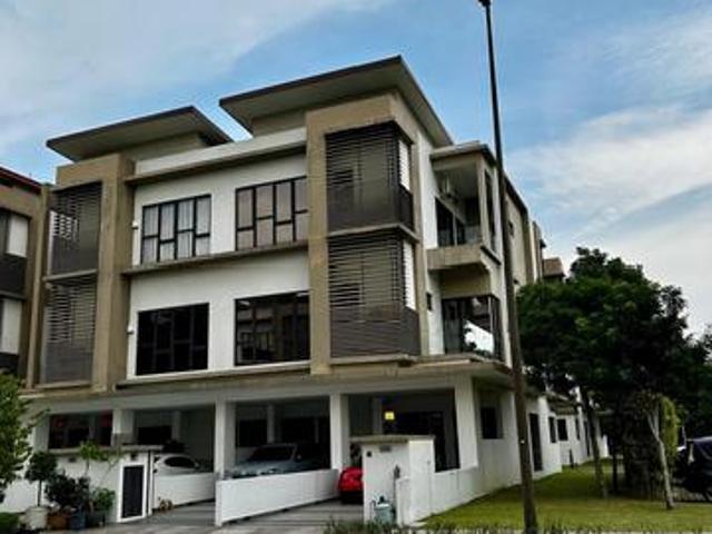 Townhouse for sale in Petaling, Subang Jaya