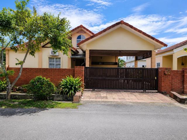 Bungalow for sale in Tanjong Sepat, Selangor