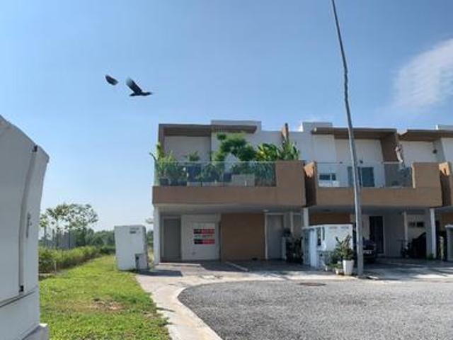 Townhouse for rent in Tanjong Sepat, Selangor