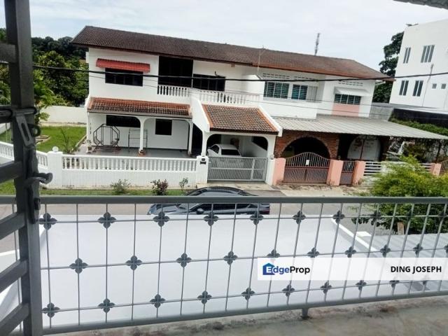 House for sale in Malaka