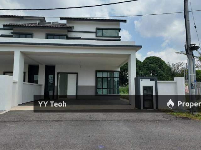 Terraced House for sale in Malaka