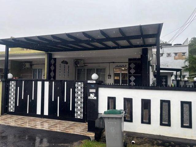 Terraced House for sale in Malaka