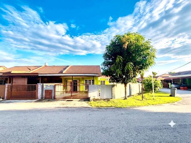 Terraced House for sale in Malaka