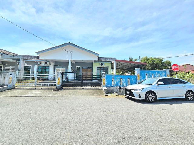 Terraced House for sale in Malaka