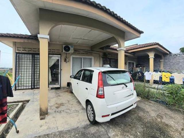 Terraced House for sale in Malaka