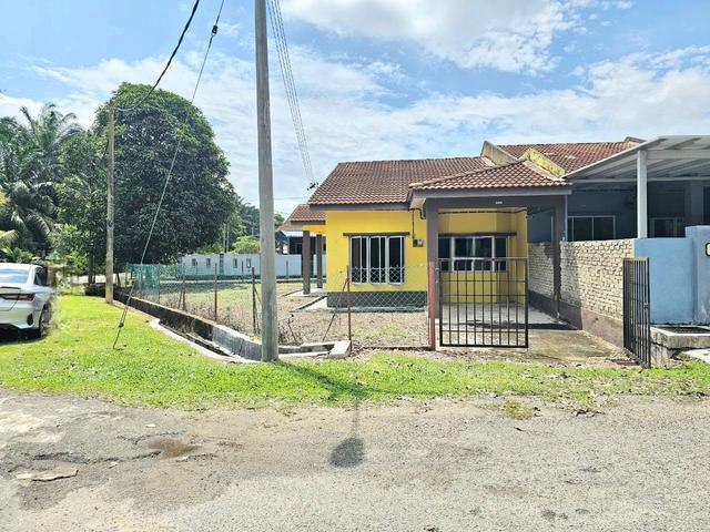 Terraced House for sale in Malaka