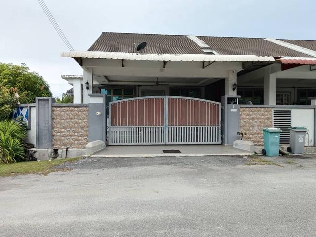 Terraced House for sale in Malaka
