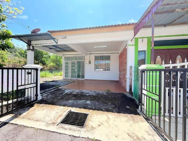 Terraced House for sale in Malaka
