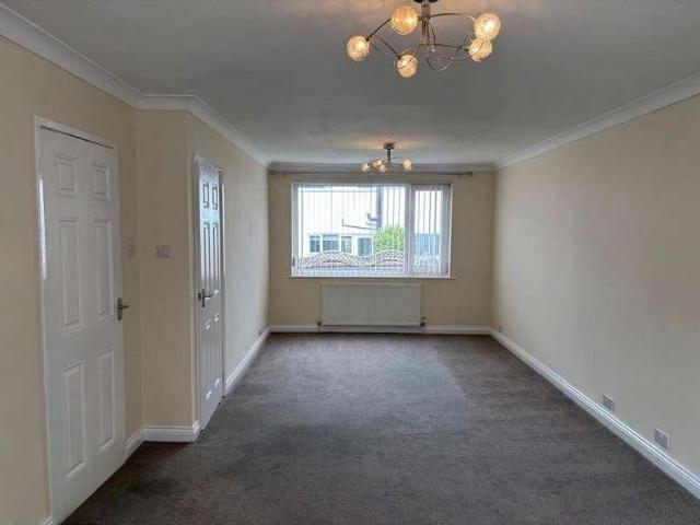 House for rent in Longwood, West Yorkshire
