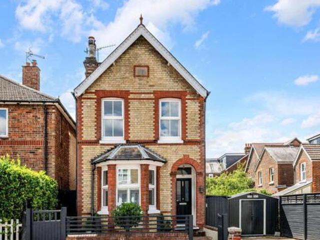 House for sale in Woodhatch, Red Hill