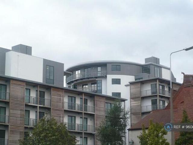 House for rent in Calderstones