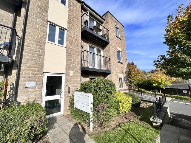 Apartment for rent in Horsforth Woodside, Leeds