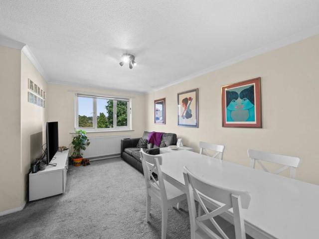 Apartment for rent in Dudden Hill, Greater London
