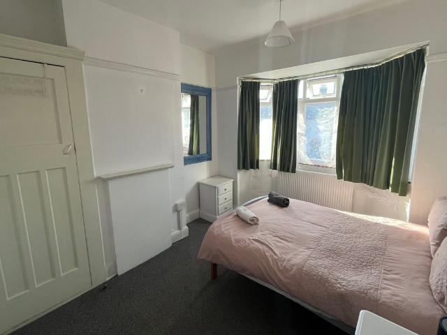 House for rent in London Borough of Ealing, Greater London