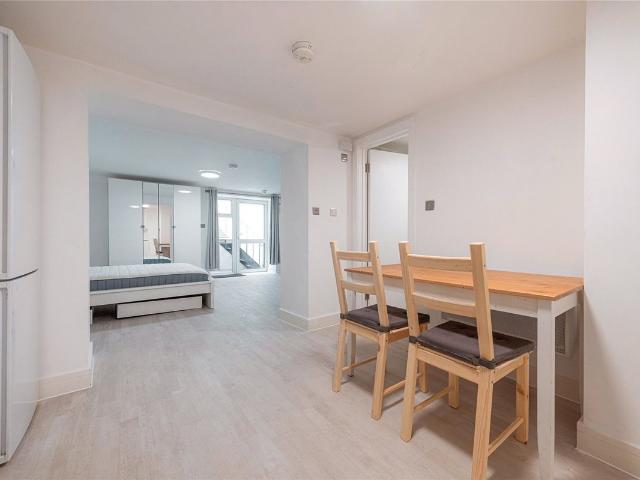 Studio for rent in North Kensington, Greater London