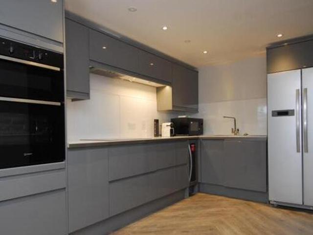 House for rent in Follaton, Strode