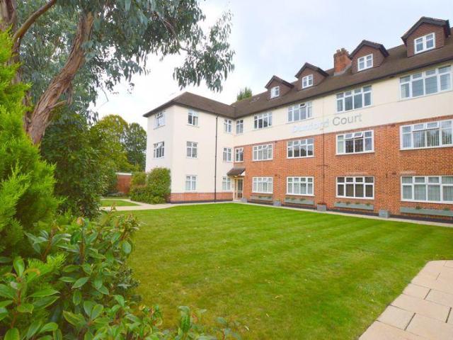 Apartment for rent in Hatch End, Greater London