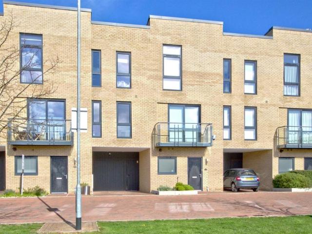 Townhouse for rent in Arbury, Cambridgeshire