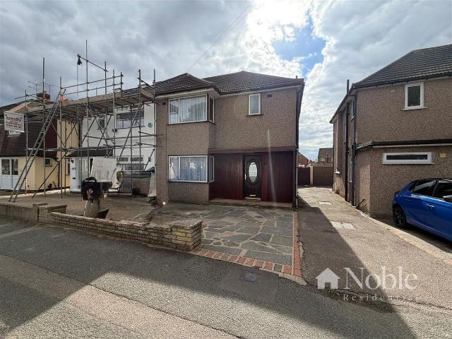 House for rent in Elm Park, Greater London
