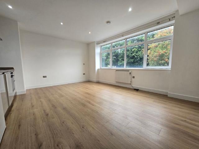Apartment for rent in Riverdene, Priest Down