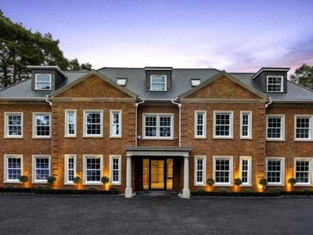 House for sale in Ascot