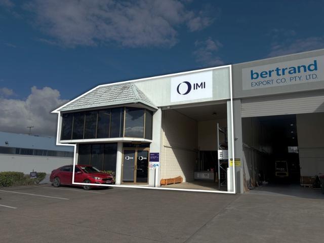 Warehouse for rent in Toombul, Queensland