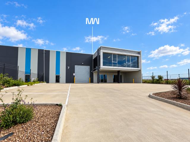 Warehouse for rent in Axiom Industrial Estate, Melbourne