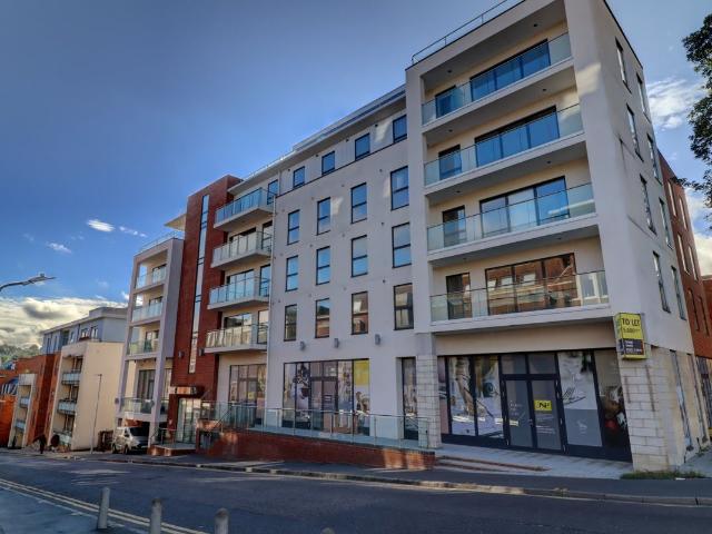 Apartment for rent in Daws Hill, Cressex