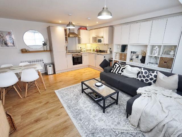 Apartment for rent in Daws Hill, Cressex