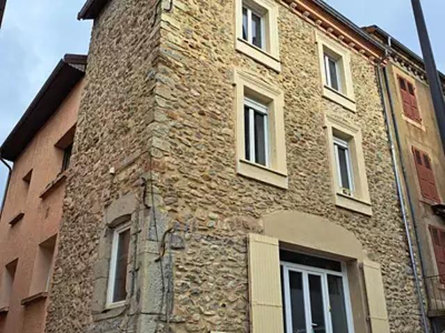 Maison vente à Grenoble, Corps