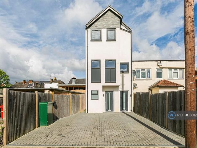 Apartment for rent in Addlestone, Runnymede