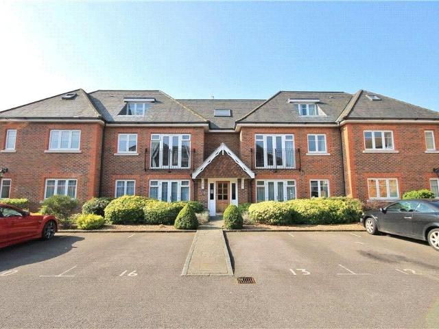 Apartment for rent in Addlestone, Runnymede